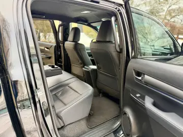 TOYOTA Hilux 2.8 D-4D 4Wd Invincible JBL AHK Rollo Büge