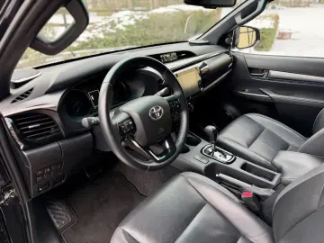 TOYOTA Hilux 2.8 D-4D 4Wd Invincible JBL AHK Rollo Büge
