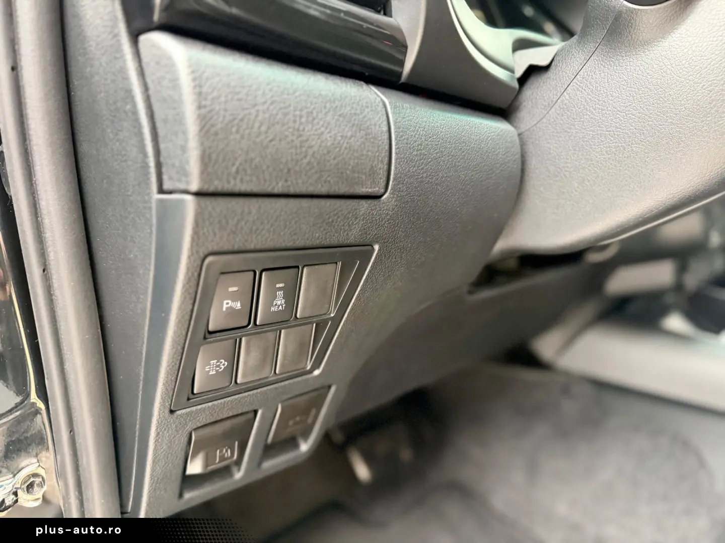 TOYOTA Hilux 2.8 D-4D 4Wd Invincible JBL AHK Rollo Büge