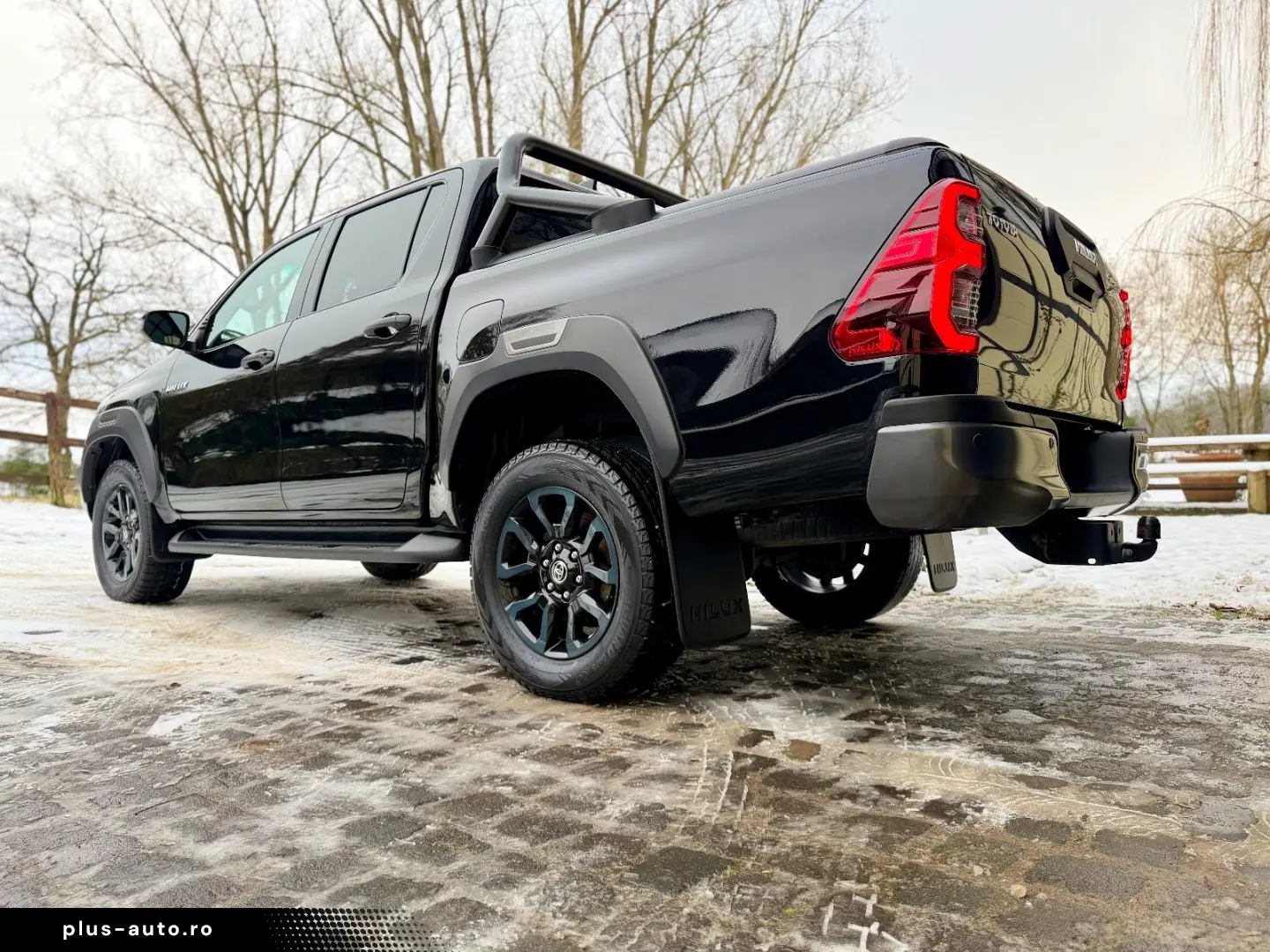 TOYOTA Hilux 2.8 D-4D 4Wd Invincible JBL AHK Rollo Büge