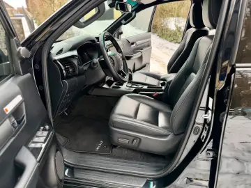 TOYOTA Hilux 2.8 D-4D 4Wd Invincible JBL AHK Rollo Büge