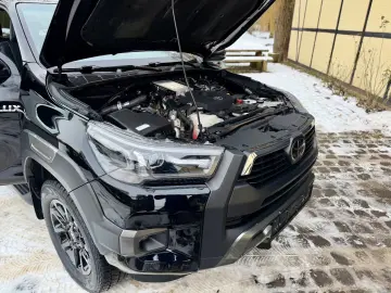 TOYOTA Hilux 2.8 D-4D 4Wd Invincible JBL AHK Rollo Büge