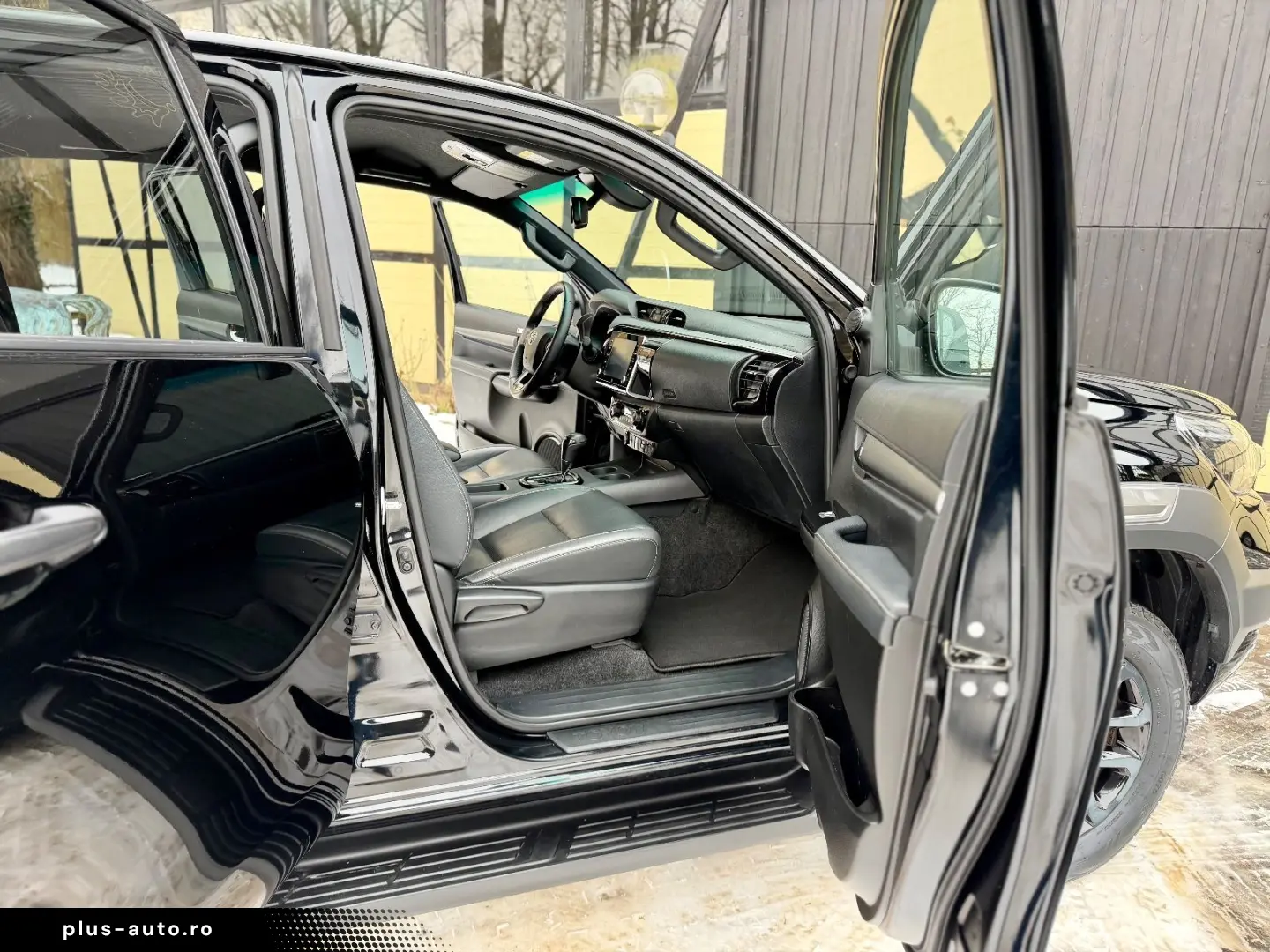 TOYOTA Hilux 2.8 D-4D 4Wd Invincible JBL AHK Rollo Büge