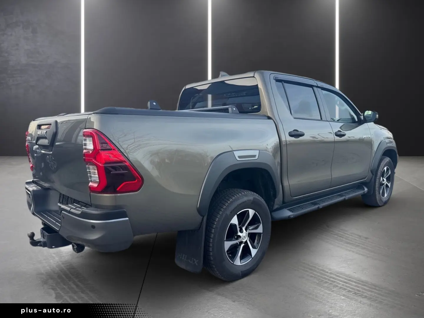 TOYOTA Hilux Double Cab Invincible 4x4 RFK AHK