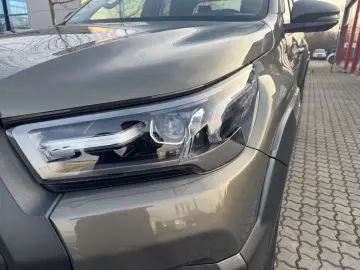 TOYOTA Hilux Double Cab Invincible 4x4 RFK AHK