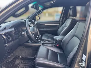 TOYOTA Hilux Double Cab Invincible 4x4 RFK AHK