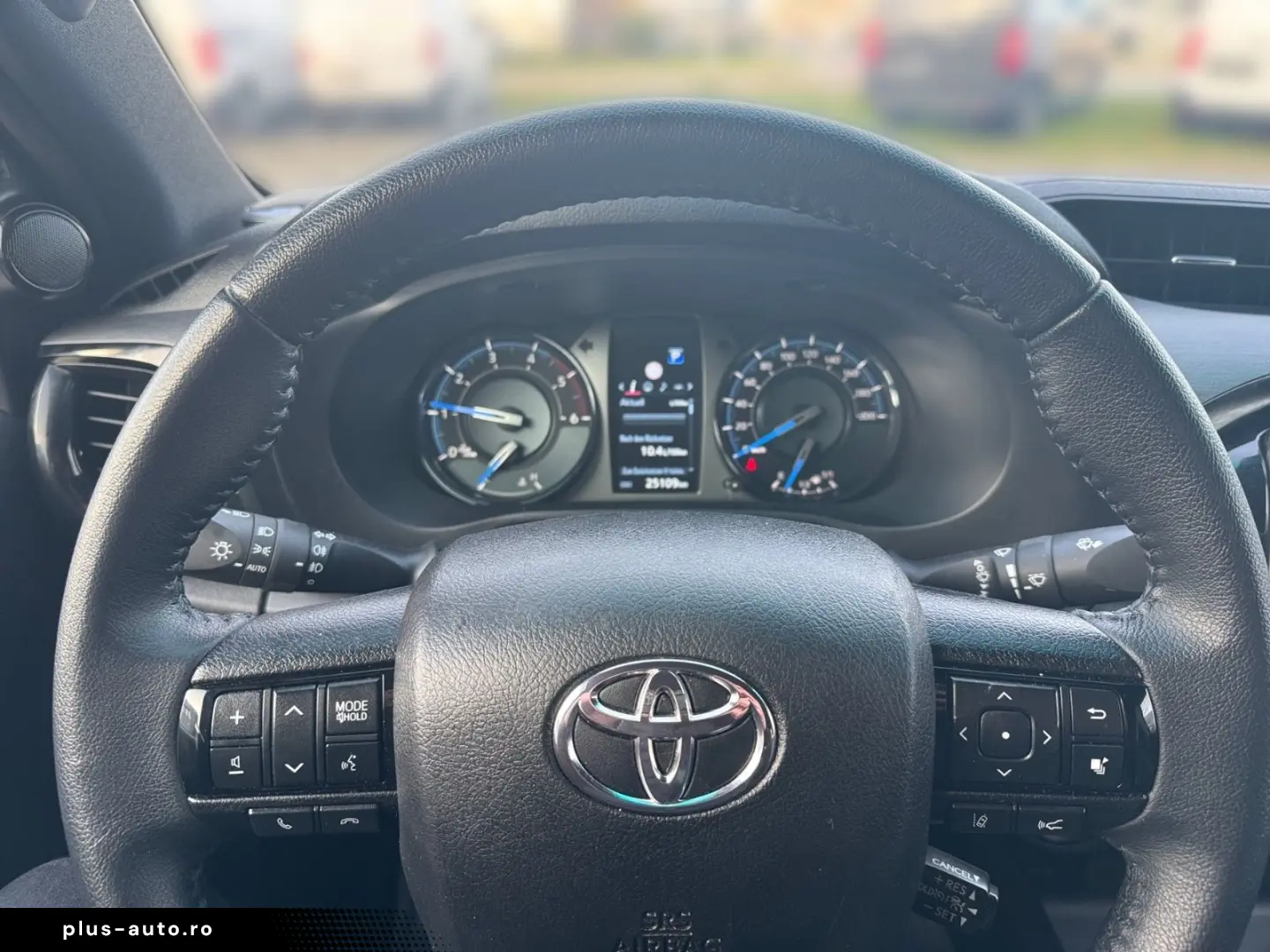 TOYOTA Hilux Double Cab Invincible 4x4 RFK AHK