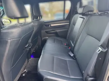 TOYOTA Hilux Double Cab Invincible 4x4 RFK AHK