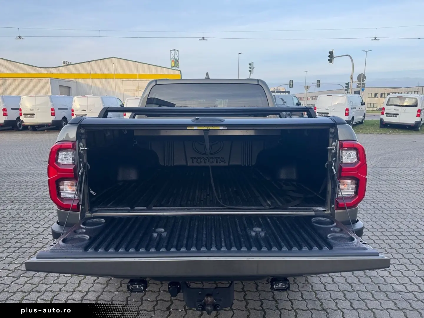 TOYOTA Hilux Double Cab Invincible 4x4 RFK AHK