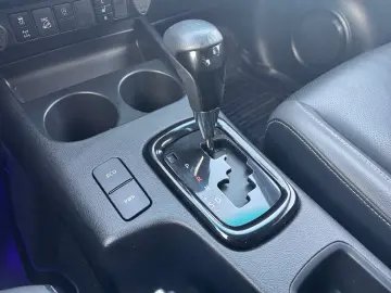 TOYOTA Hilux Double Cab Invincible 4x4 RFK AHK