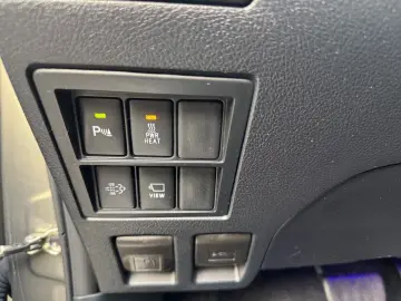 TOYOTA Hilux Double Cab Invincible 4x4 RFK AHK