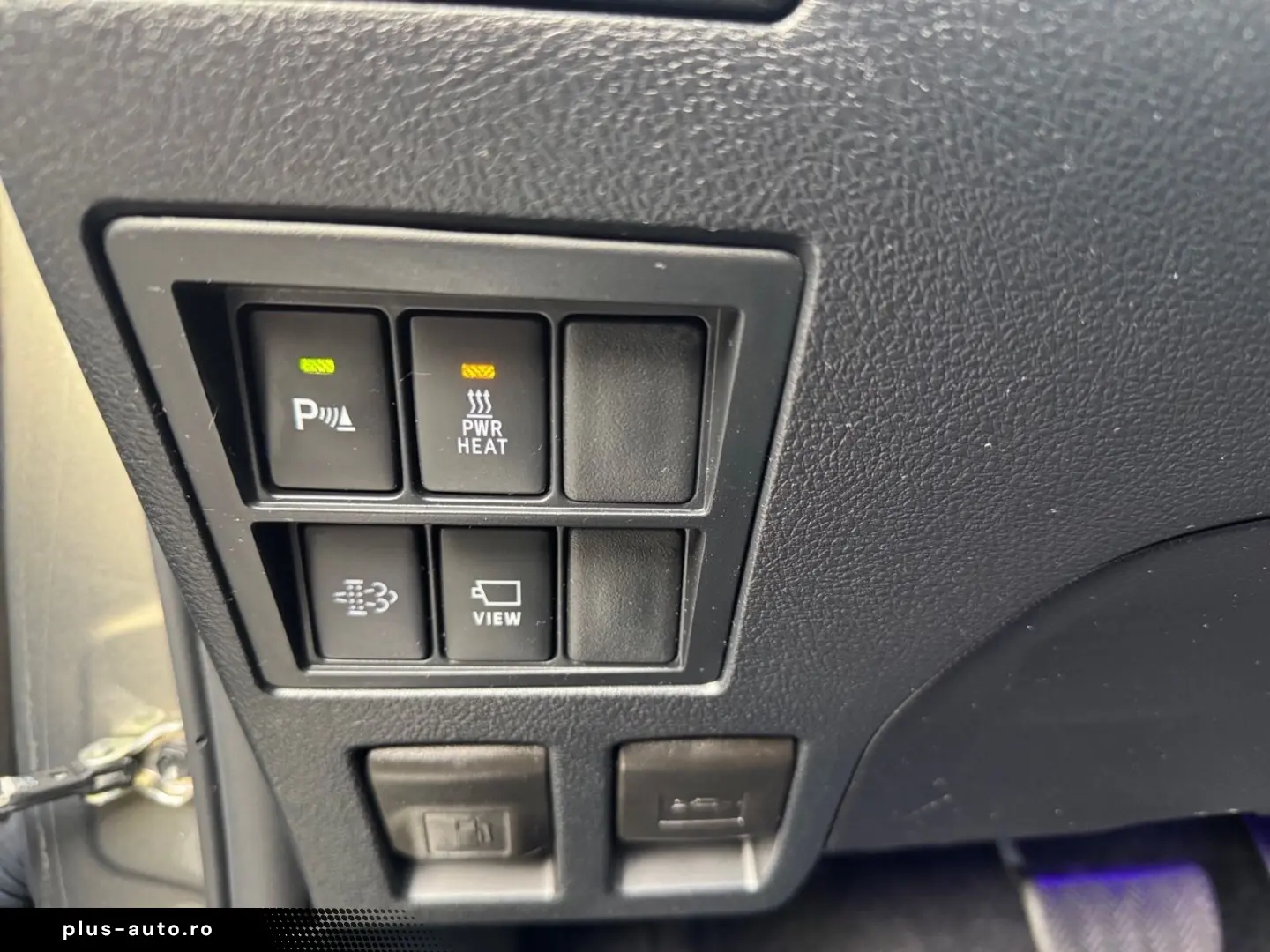 TOYOTA Hilux Double Cab Invincible 4x4 RFK AHK