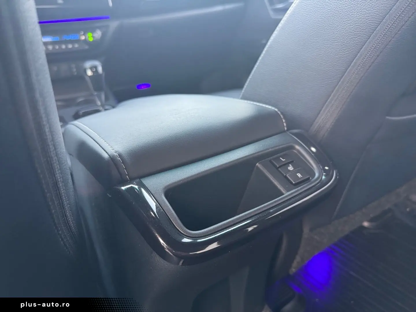 TOYOTA Hilux Double Cab Invincible 4x4 RFK AHK