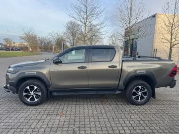 TOYOTA Hilux Double Cab Invincible 4x4 RFK AHK