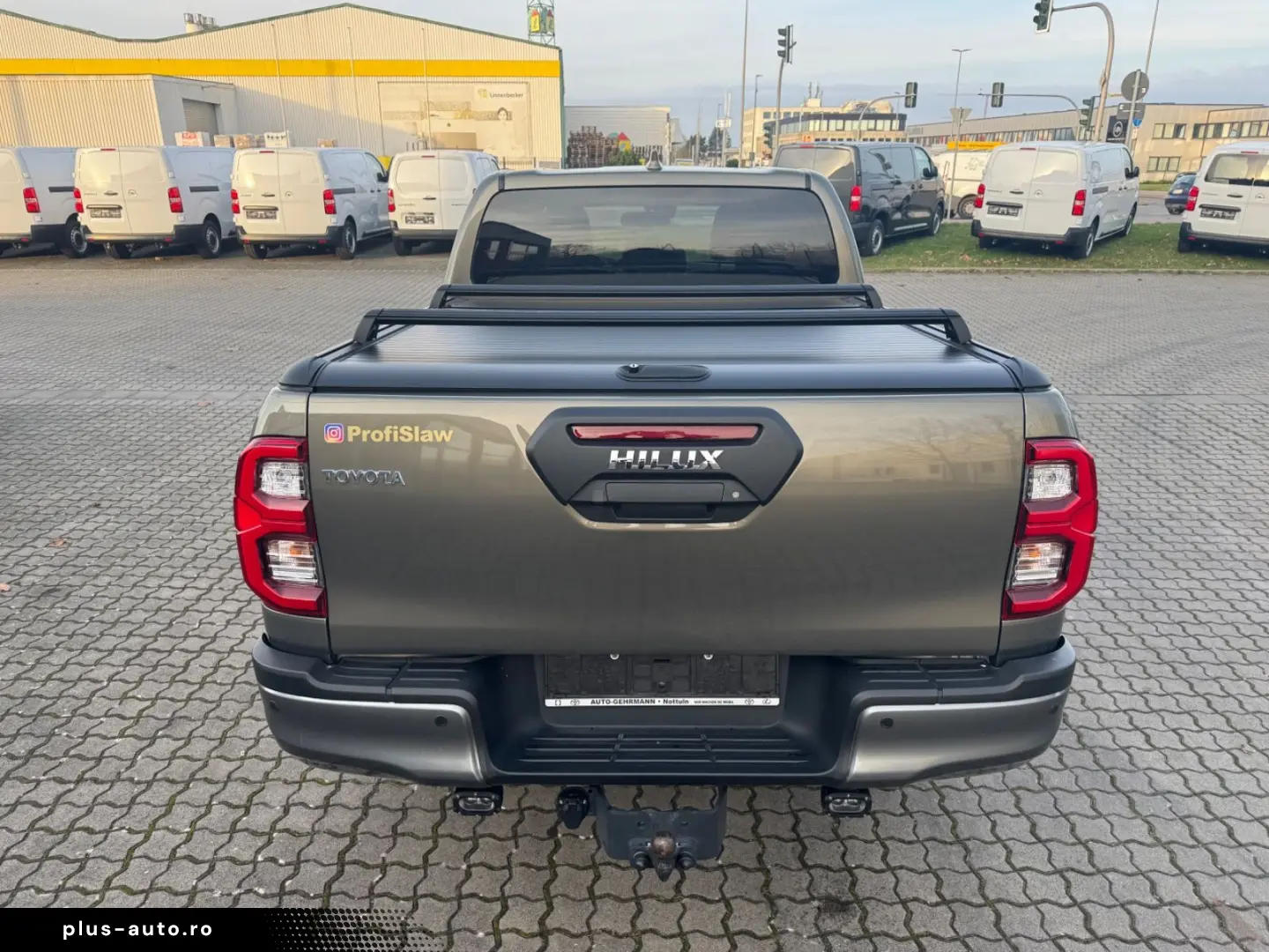 TOYOTA Hilux Double Cab Invincible 4x4 RFK AHK