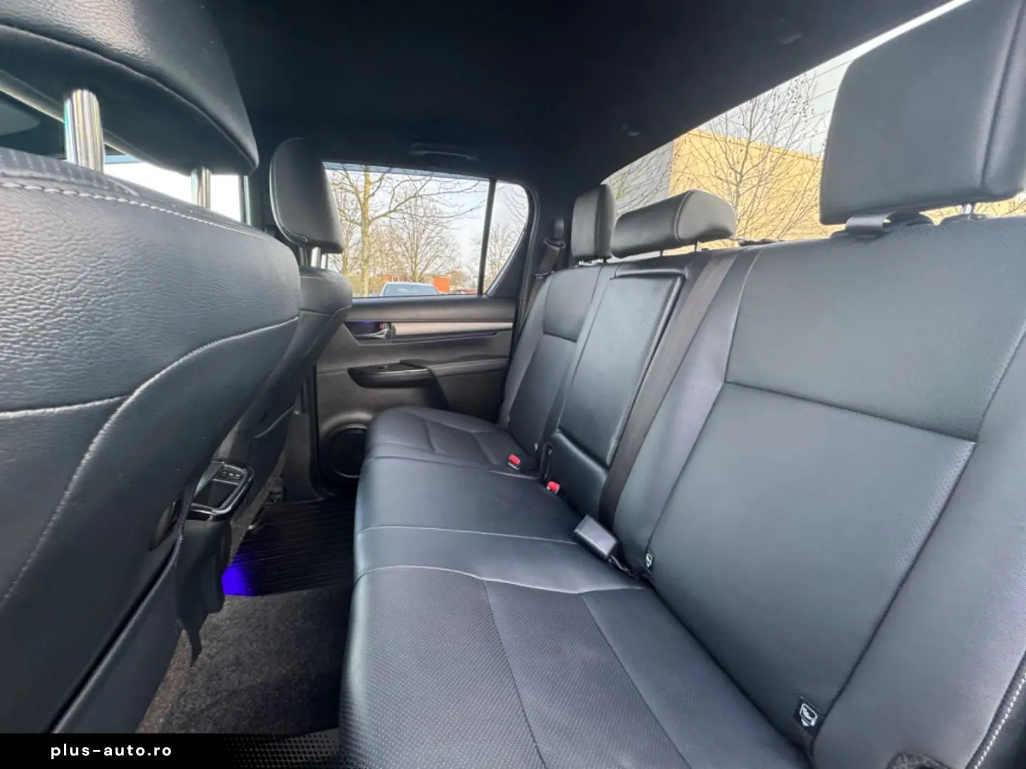 TOYOTA Hilux Double Cab Invincible 4x4 RFK AHK