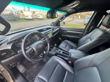 TOYOTA Hilux Double Cab Invincible 4x4 RFK AHK