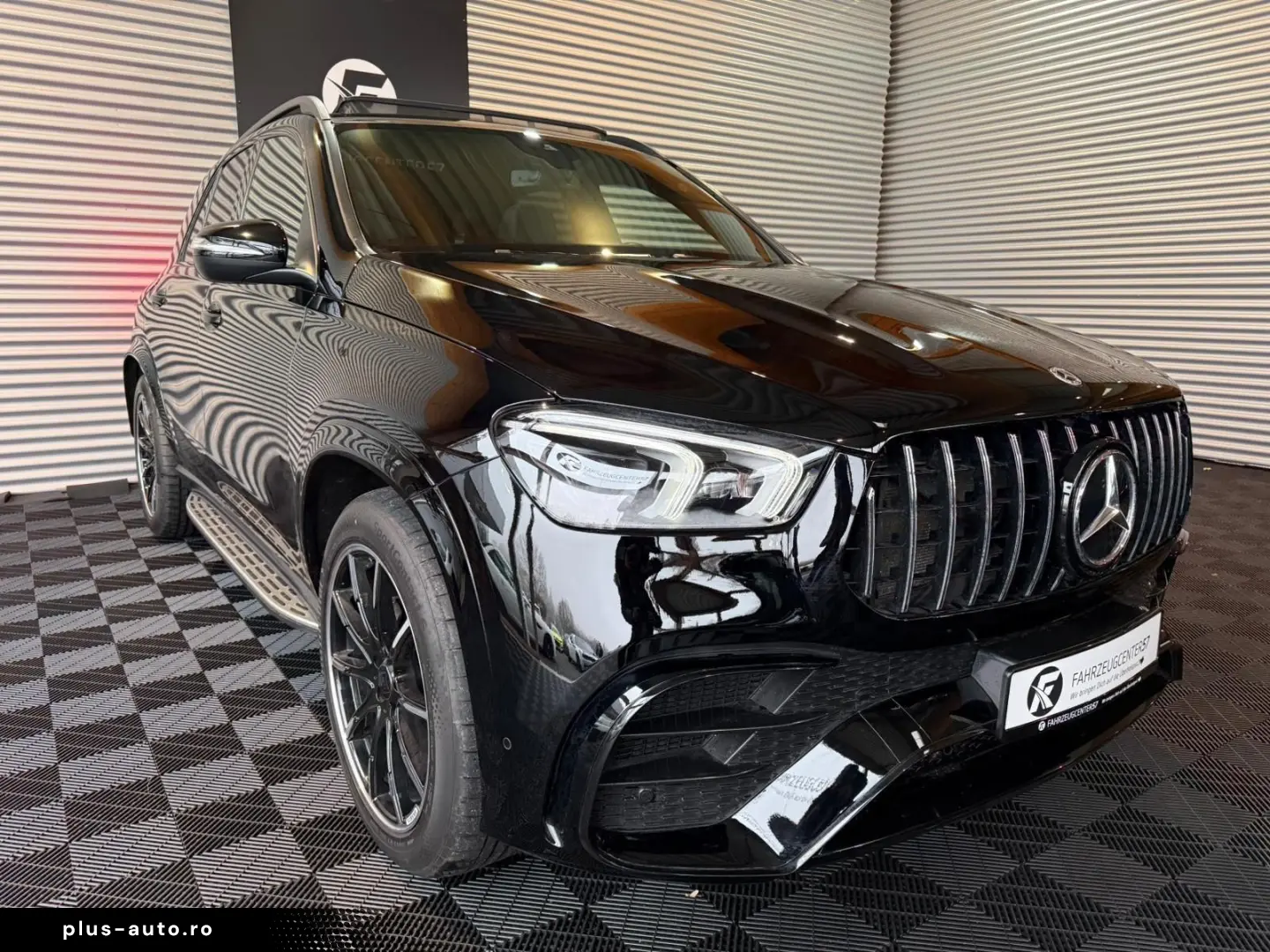 MERCEDES-BENZ GLE 450 4MATIC AMG Line PANO CARPLAY RFK LED