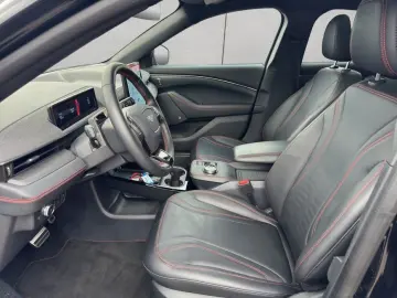 FORD Mustang Mach-E AWD 75 7 kWh Batterie