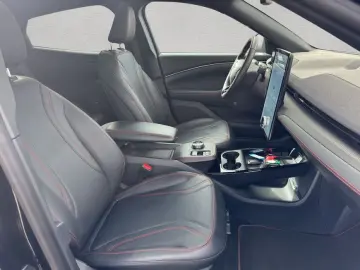 FORD Mustang Mach-E AWD 75 7 kWh Batterie