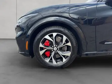 FORD Mustang Mach-E AWD 75 7 kWh Batterie