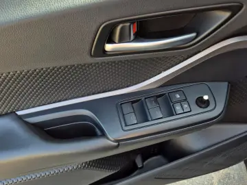 Toyota C-HR 1.8 HSD 122 CP 4x2 CVT Core