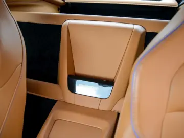 ASTON MARTIN NG V8 Vantage Coupé