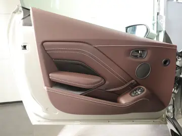 ASTON MARTIN V8 Vantage Coupé