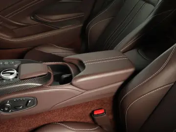 ASTON MARTIN V8 Vantage Coupé