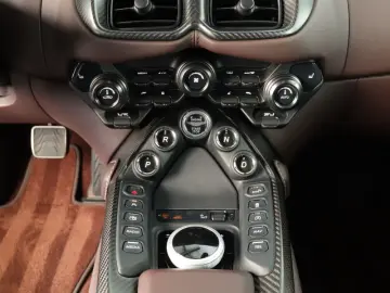 ASTON MARTIN V8 Vantage Coupé