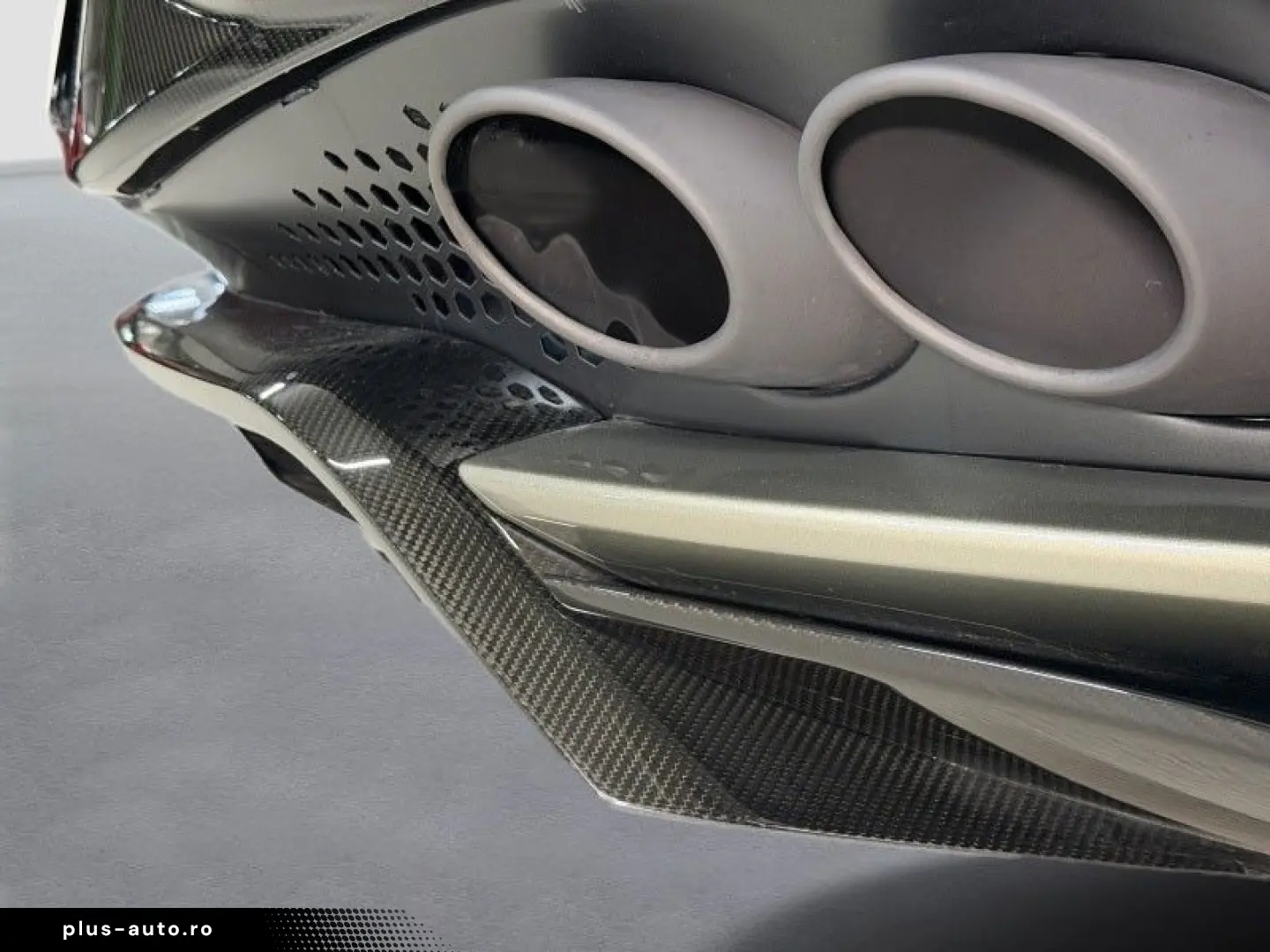 ASTON MARTIN DBS 770 Ultimate Volante 5.2 V12 1 of 199