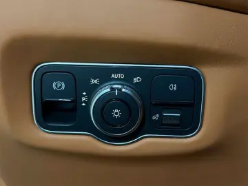 ASTON MARTIN DBS 770 Ultimate Volante 5.2 V12 1 of 199