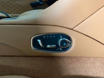 ASTON MARTIN DBS 770 Ultimate Volante 5.2 V12 1 of 199