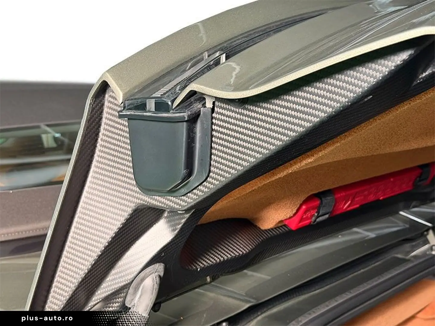 ASTON MARTIN DBS 770 Ultimate Volante 5.2 V12 1 of 199