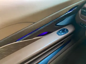 ASTON MARTIN DB12 4.0 V8 Volante