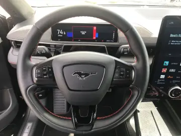 FORD Mustang MACH-E Basis AWD