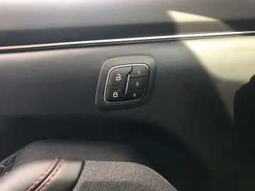 FORD Mustang MACH-E Basis AWD