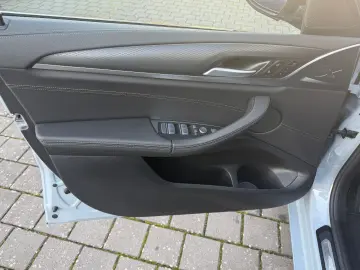 BMW X3 xDrive20d M Sport (AHK Pano 20  Memory)