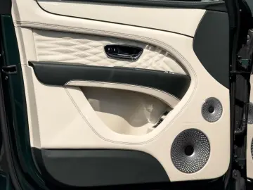 BENTLEY Bentayga Azure