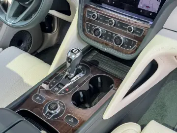 BENTLEY Bentayga Azure