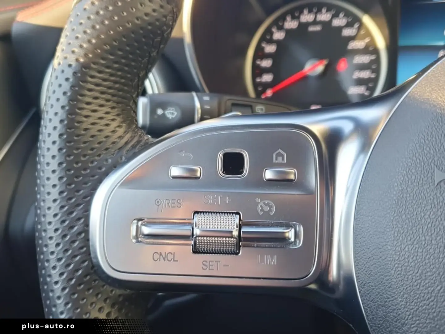 MERCEDES-BENZ GLC 220 d 4MATIC AMG Night LED SpurP PDC 360