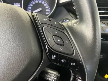 TOYOTA C-HR 1.8 Hybrid