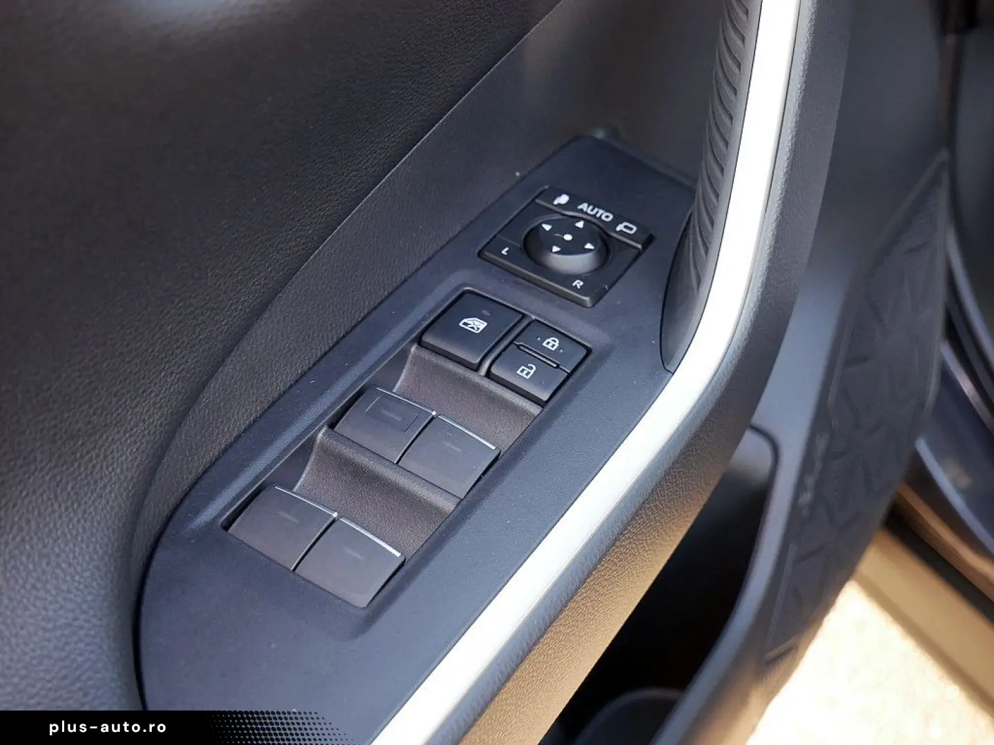 TOYOTA RAV 4 2.5 Hybrid Style LEDER KAMERA NAVI ACC LED