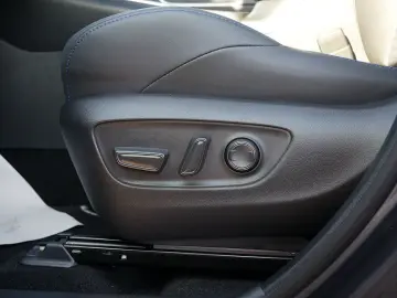 TOYOTA RAV 4 2.5 Hybrid Style LEDER KAMERA NAVI ACC LED