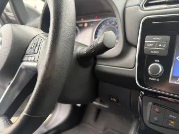 NISSAN Leaf NAVI CarPlay Klimaanlage SHZ PDC 1.Hd