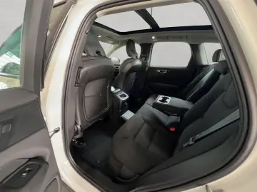 VOLVO XC60 T6 AWD Recharge R-Design Glasd PilotAssist