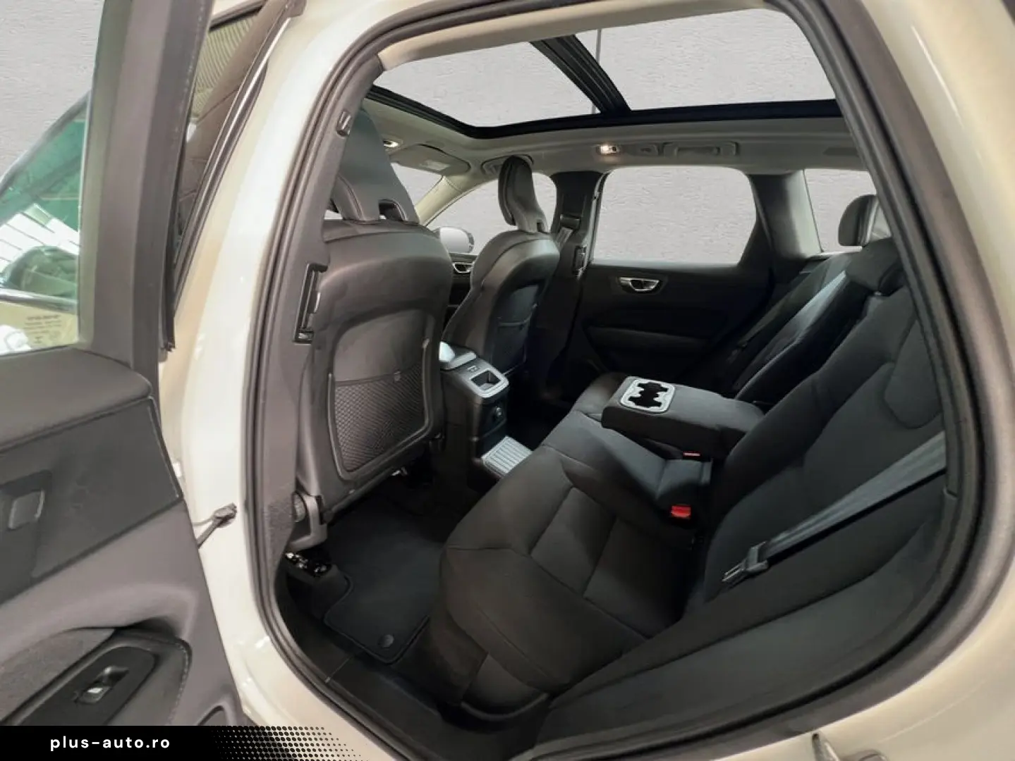 VOLVO XC60 T6 AWD Recharge R-Design Glasd PilotAssist