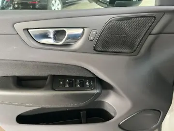 VOLVO XC60 T6 AWD Recharge R-Design Glasd PilotAssist