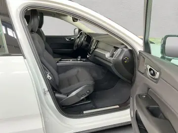 VOLVO XC60 T6 AWD Recharge R-Design Glasd PilotAssist