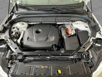 VOLVO XC60 T6 AWD Recharge R-Design Glasd PilotAssist